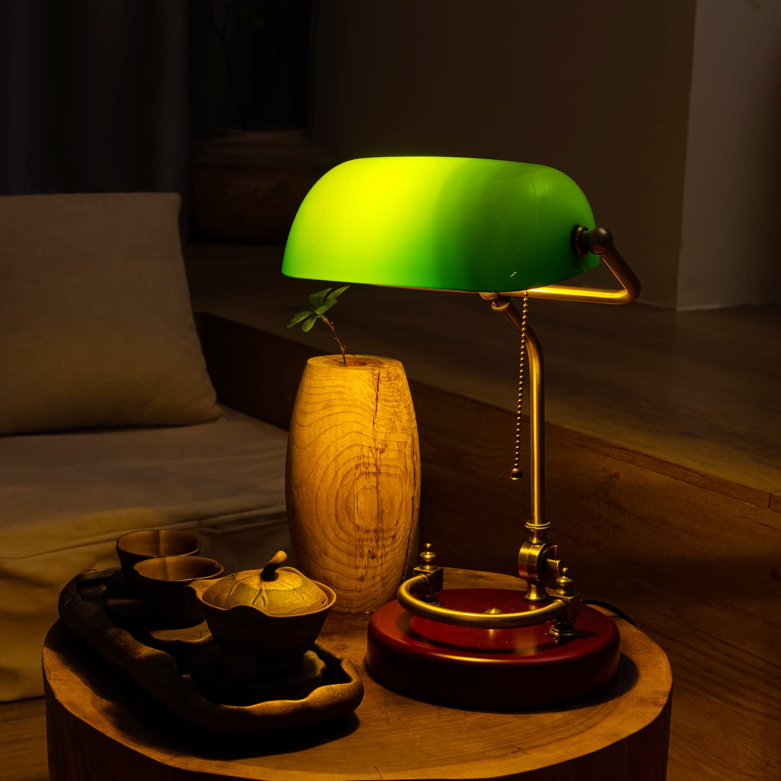 Gemini의 응답 Vintage Banker’s Desk Lamp - Traditional Green Glass Library Lamp with Solid Birch Wood Base